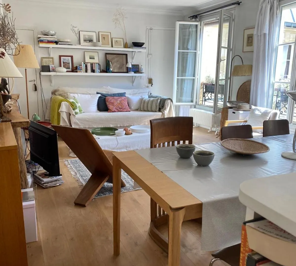 Apartment Appartement A Deux Pas Du Canal Saint Martin Paris